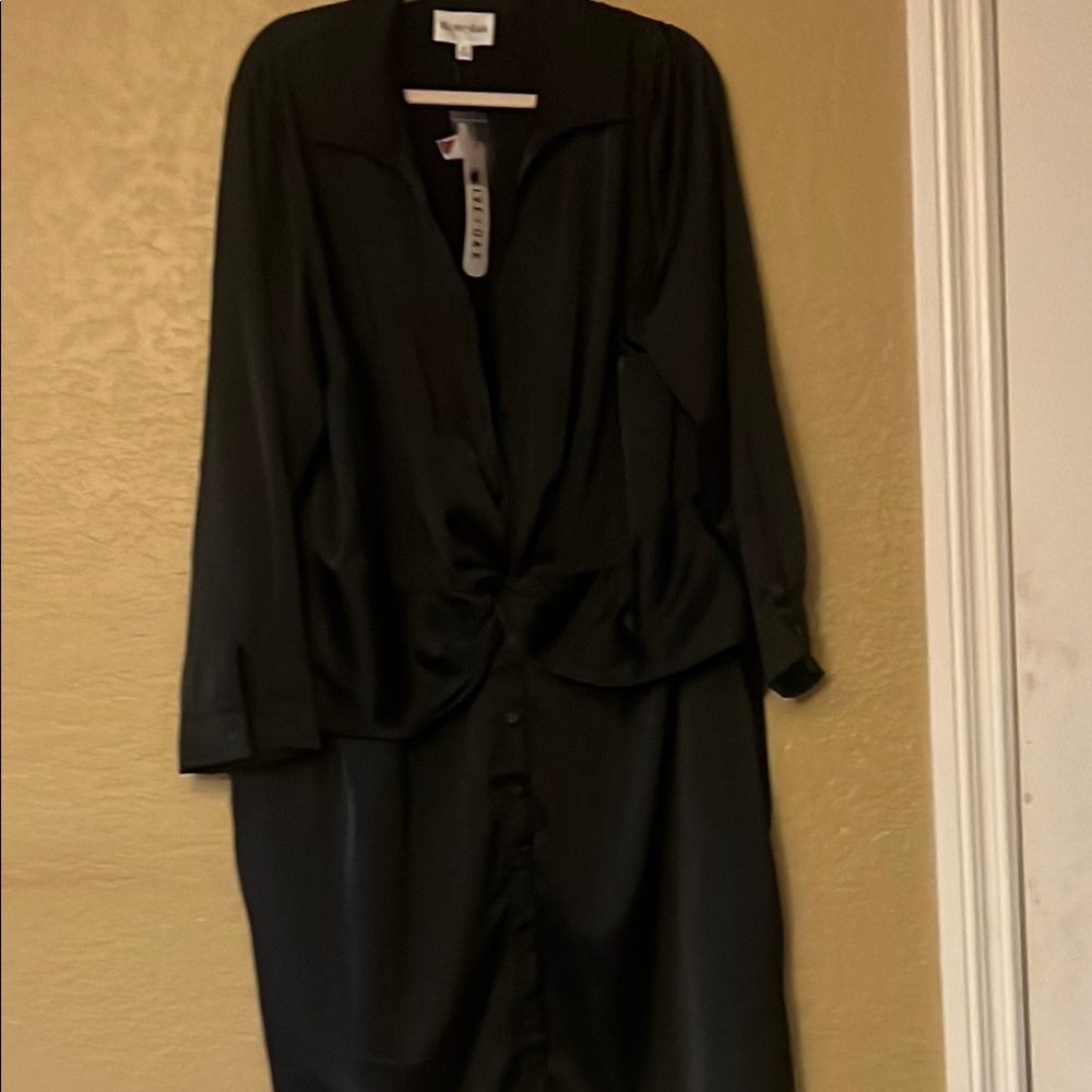 Olive & Oak Black Long Sleeve V-Neck Sheath Dress